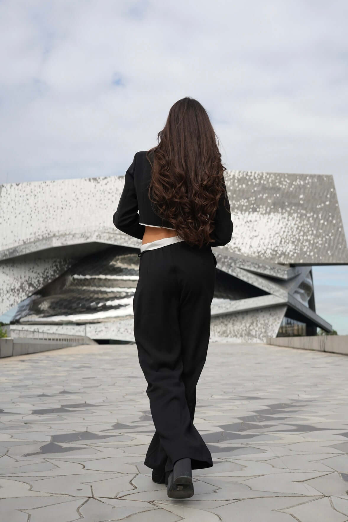 costum negru sacou scurt negru sacou maneca lunga pantaloni lungi negri