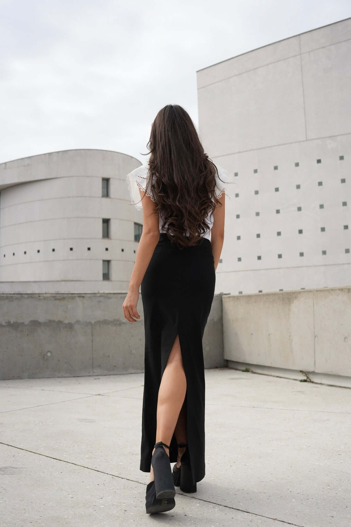 fusta neagra lunga dreapta crapatura la spalte