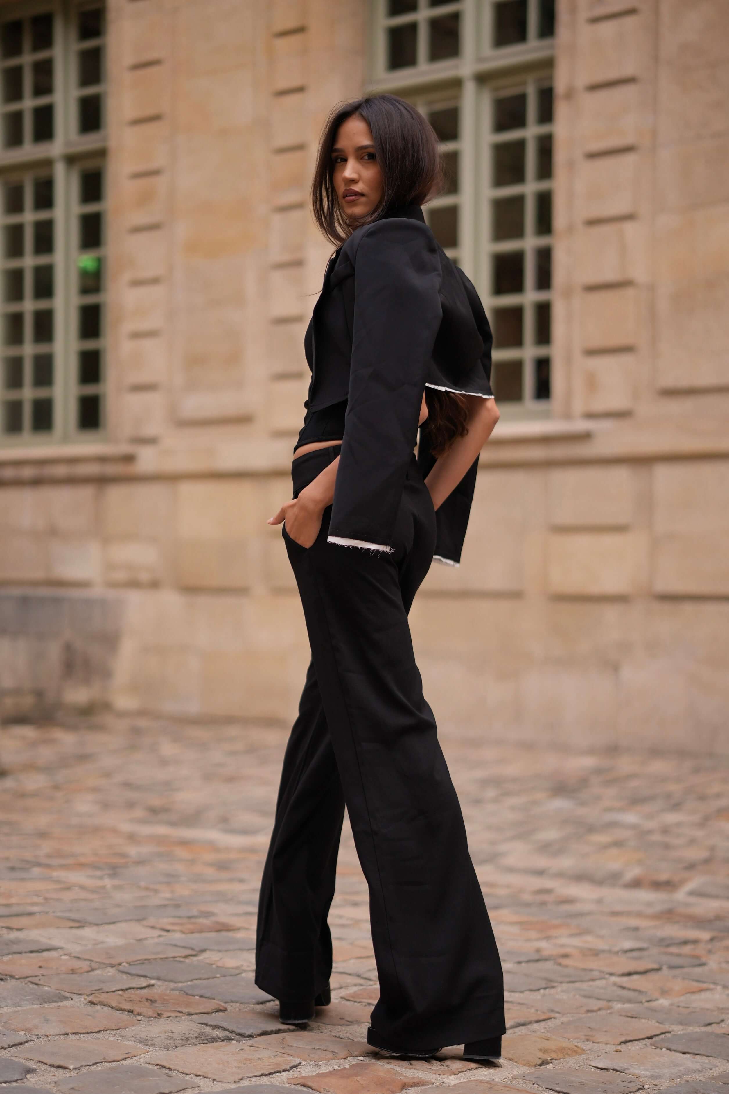 costum negru sacou scurt negru sacou maneca lunga pantaloni lungi negri