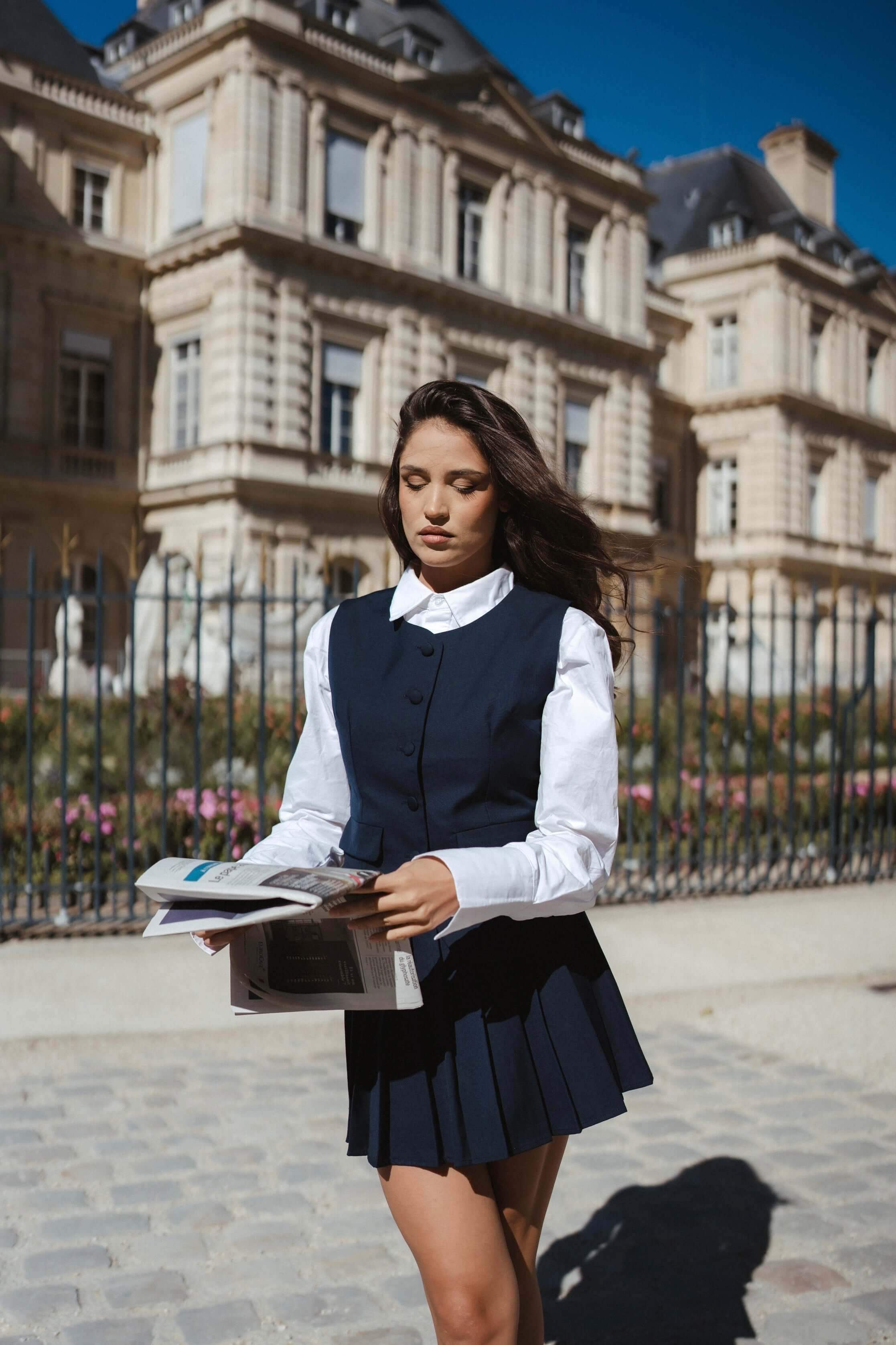 costum fusta pantalon scurta tenis vesta cu nasturi