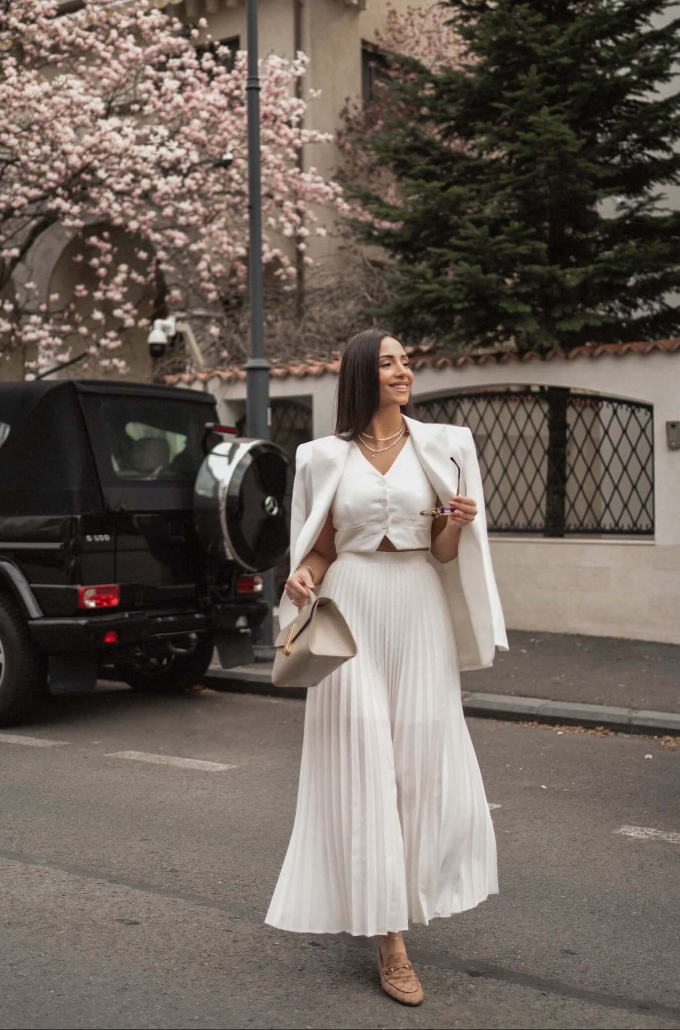 Set cu Vesta si Fusta Plisata, Alb, Muse