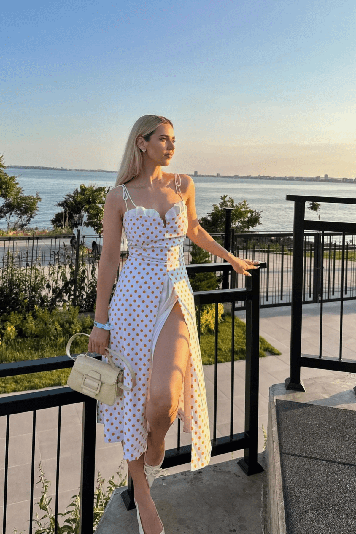 Rochie Midi cu Decupaj si Buline, Alba/Galben, Tulip