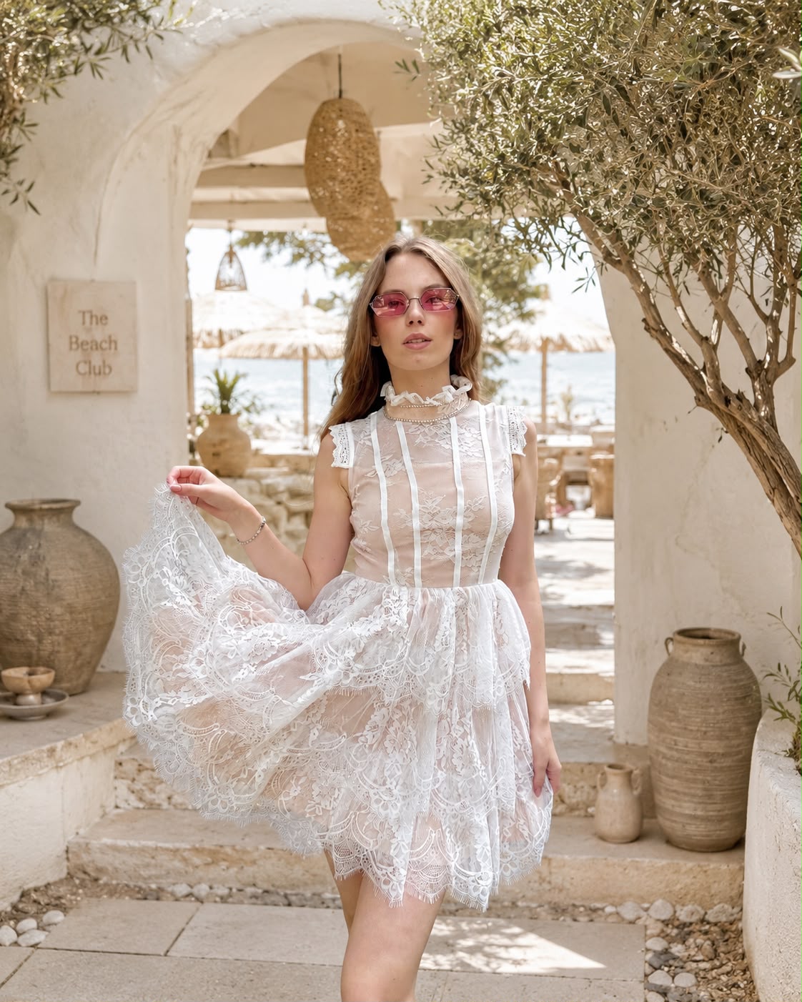 Rochie mini din dantelă ivory cu volane Capri