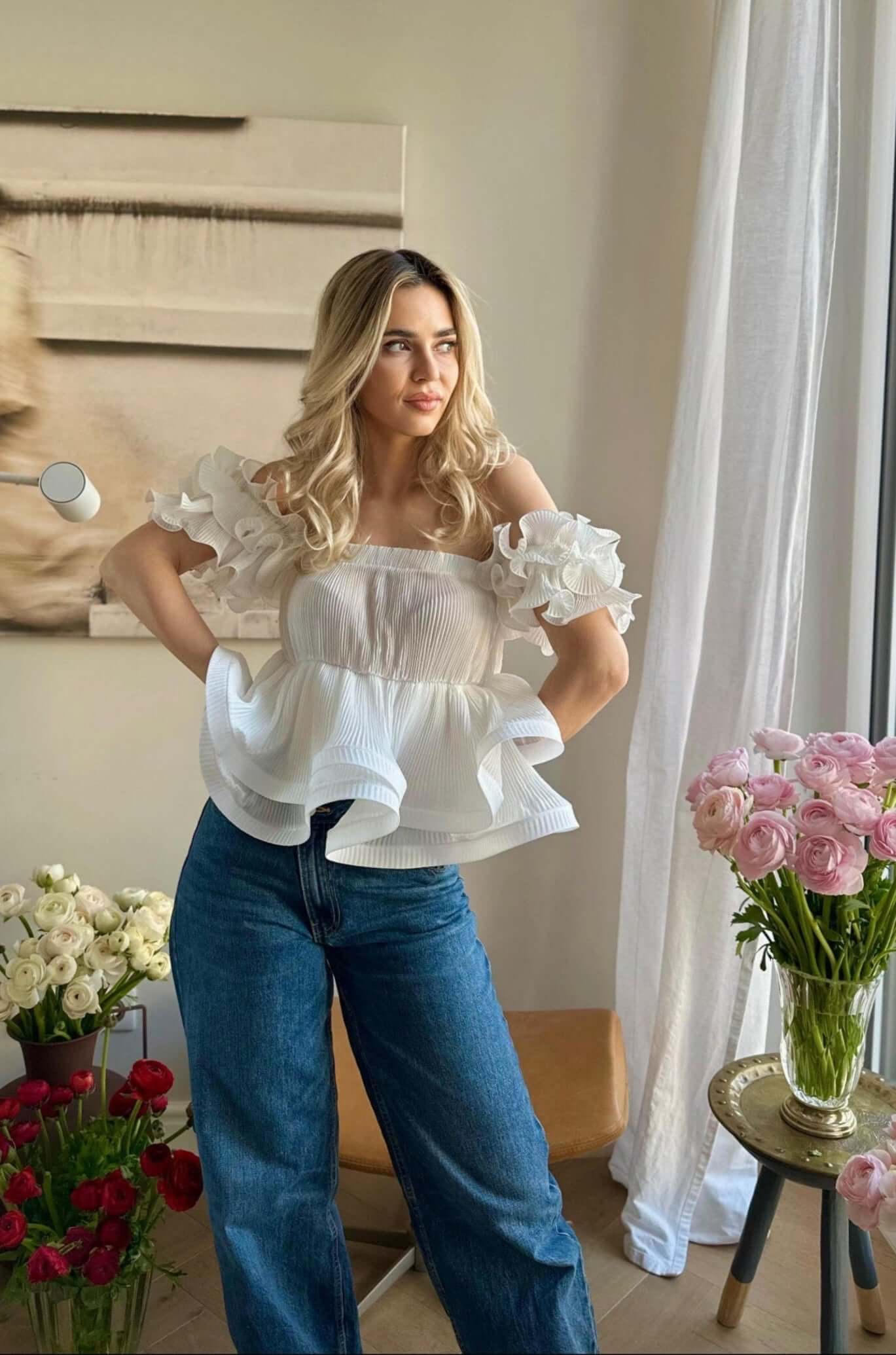 Top cu Volane Supradimensionate, Alb, Belle