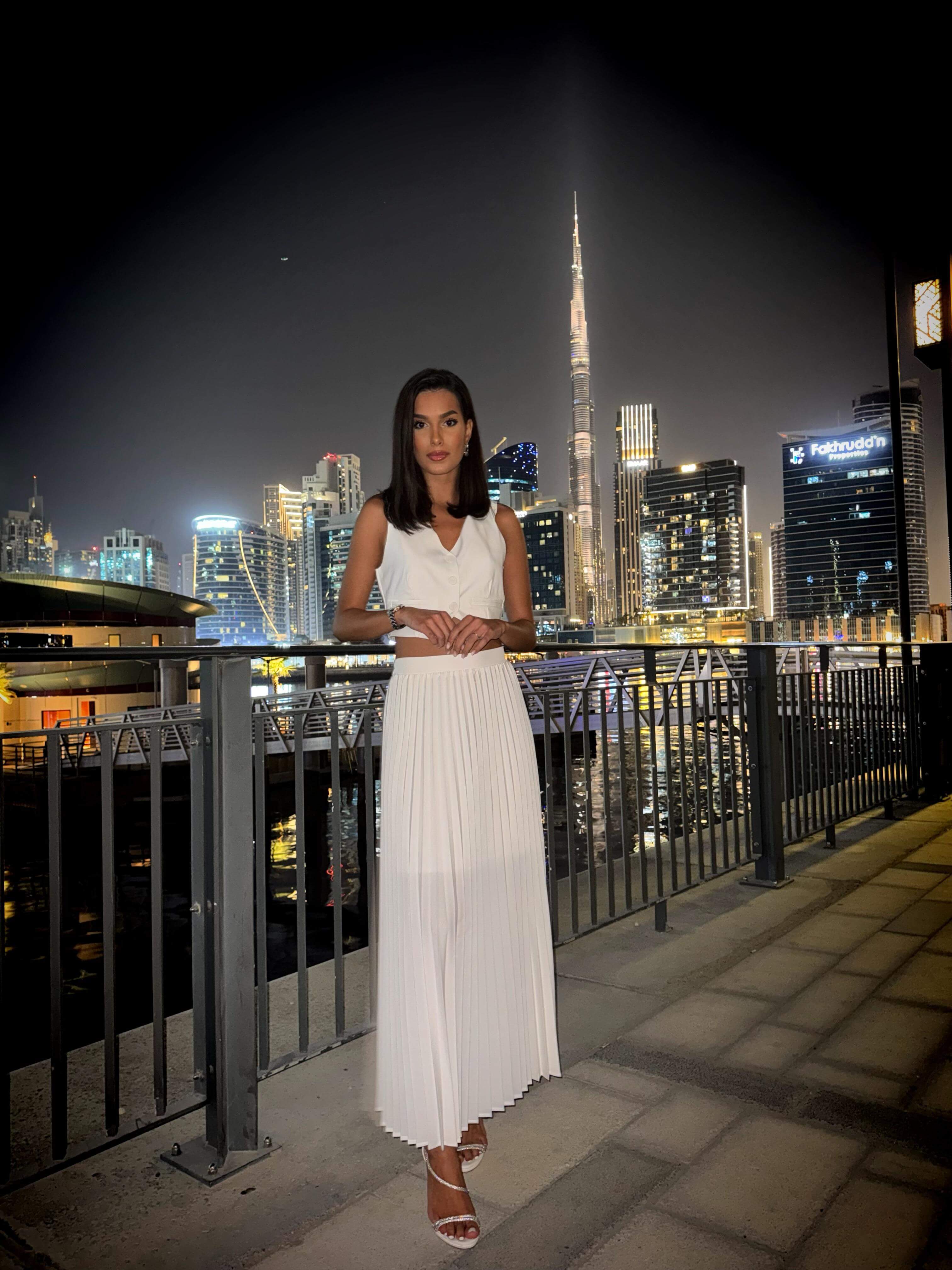 Set cu Vesta si Fusta Plisata, Alb, Muse