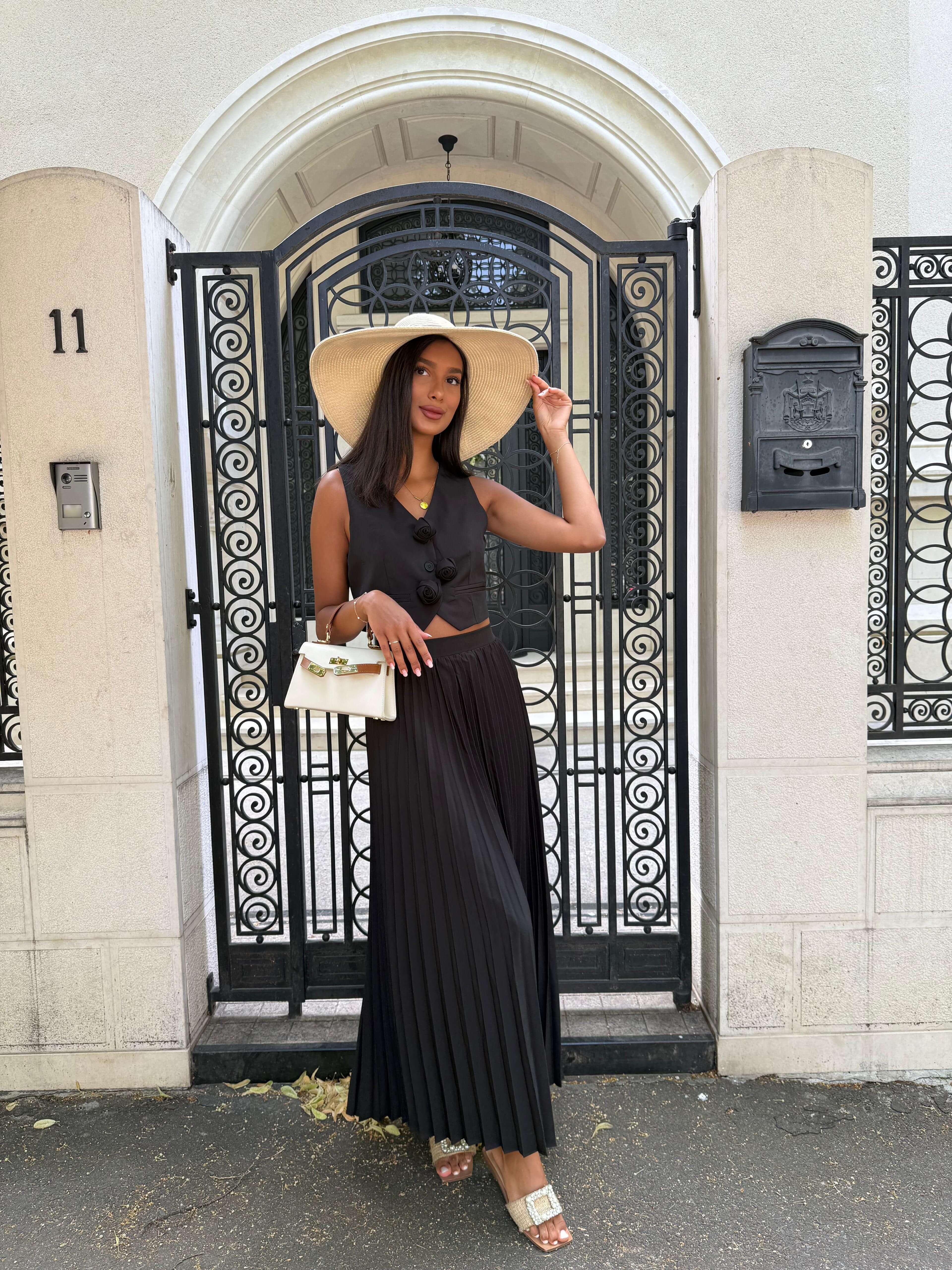 Set cu Vesta si Fusta Plisata, Negru, Muse