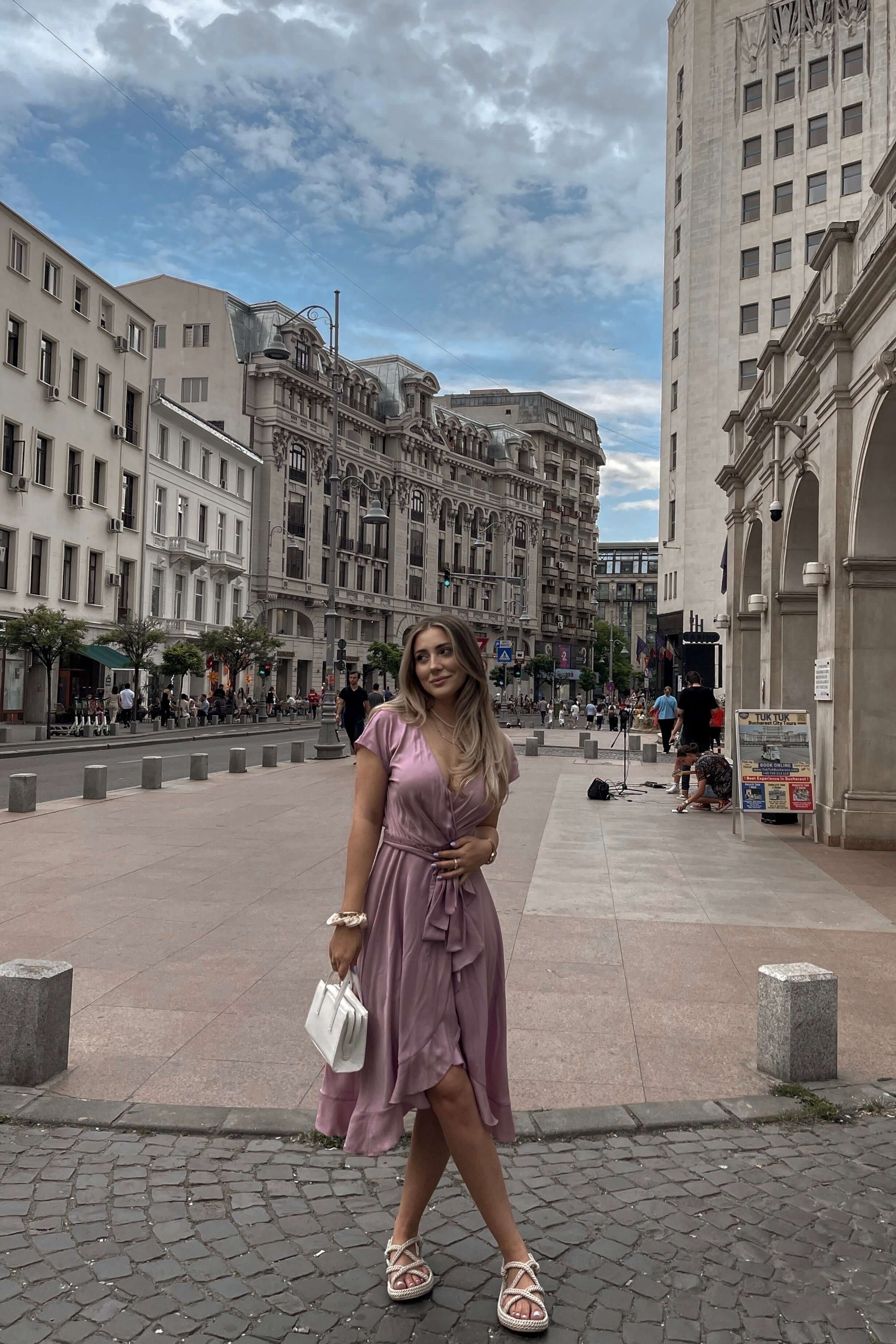 rochie lila roz vaporoasa petrecuta