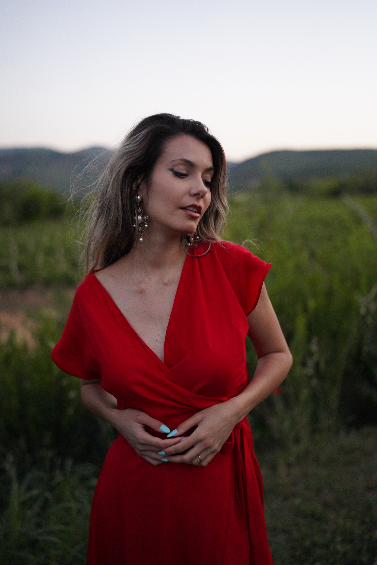 rochie lunga vaporoasa rosie cu cordon si volanase