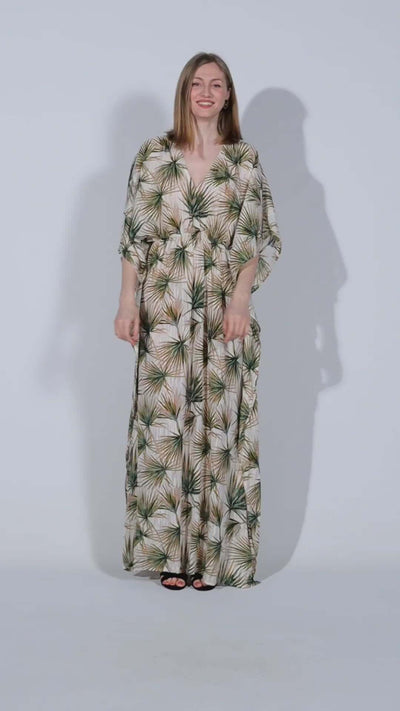 rochie lunga de plaja crem cu frunze verzi si insertii aurii