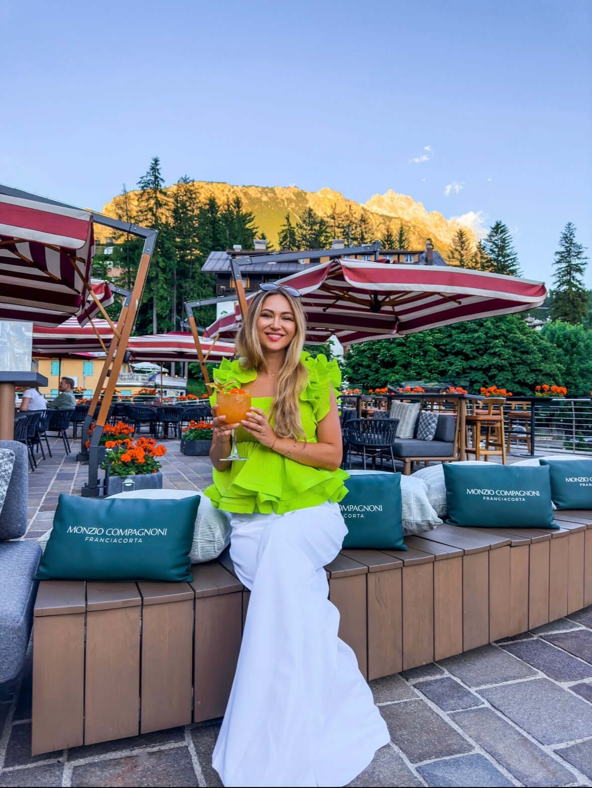 Top cu Volane Supradimensionate, Verde Neon, Belle