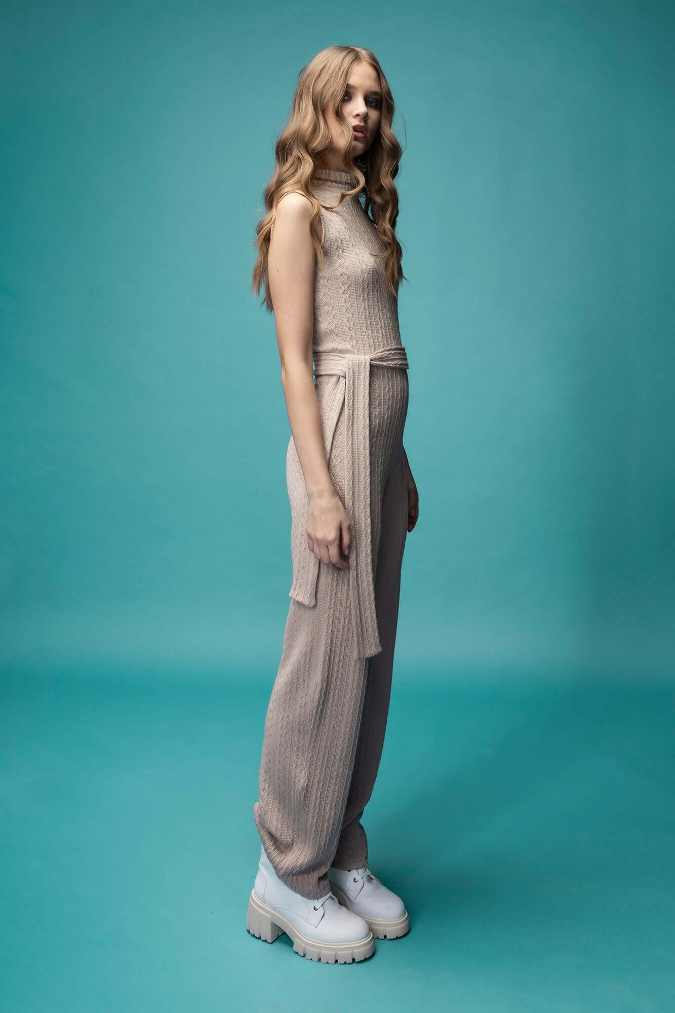 salopeta crem bej crosetata pantaloni lungi