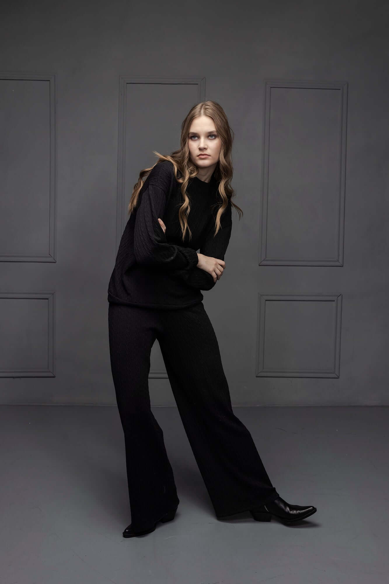 pantaloni lungi negri crosetati bluza neagra cu maneca lunga crosetata