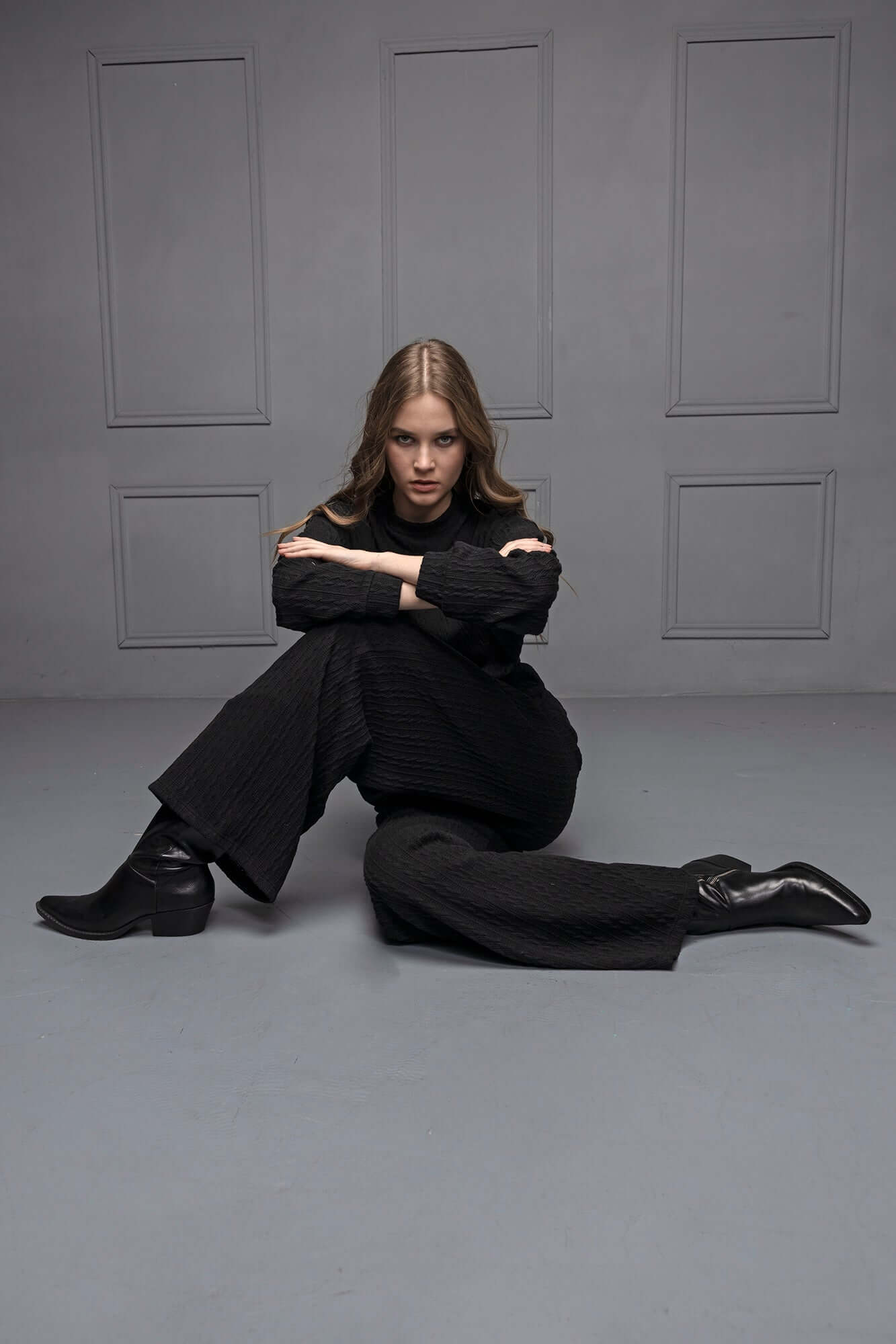 pantaloni lungi negri crosetati bluza neagra cu maneca lunga crosetata