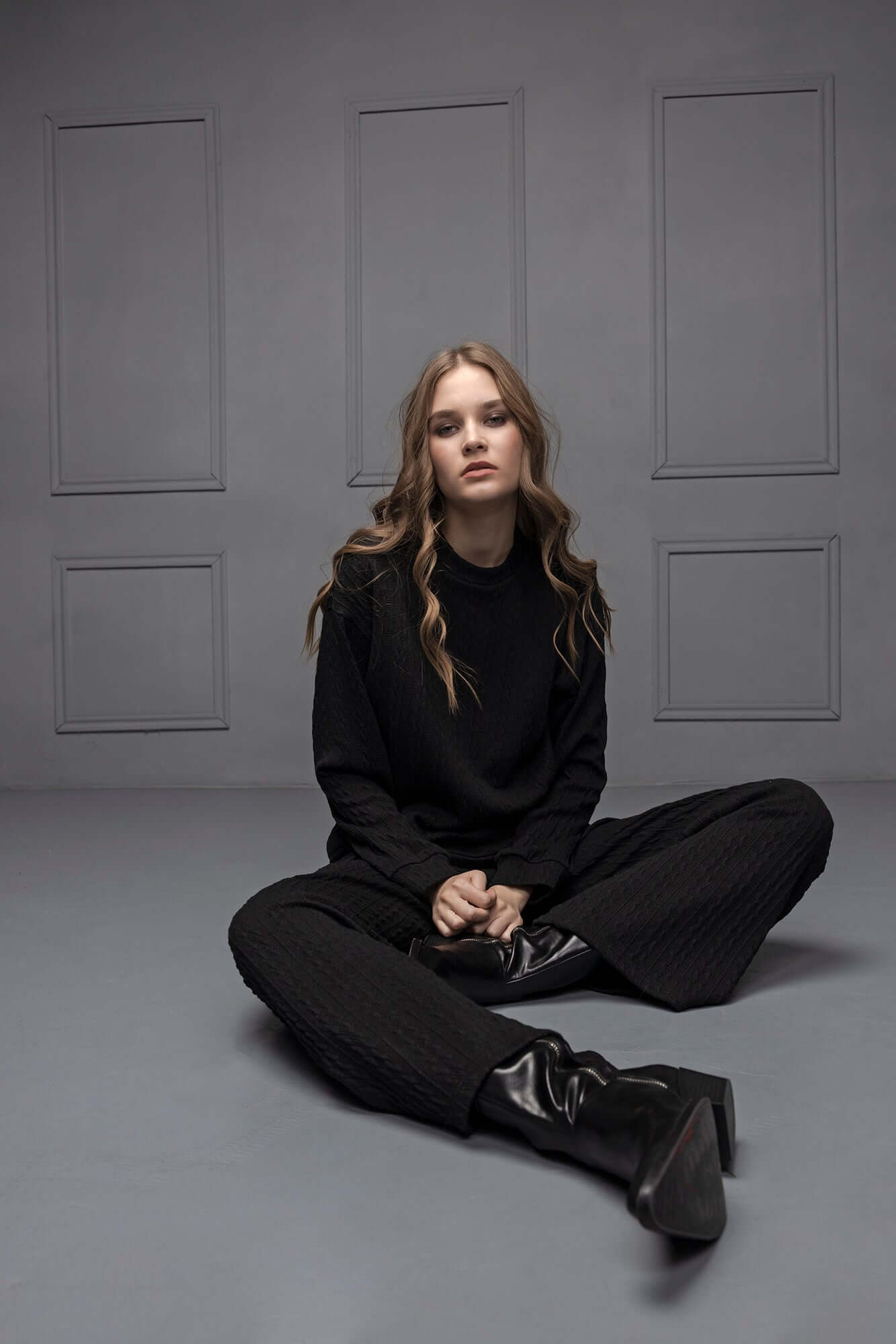 pantaloni lungi negri crosetati bluza neagra cu maneca lunga crosetata