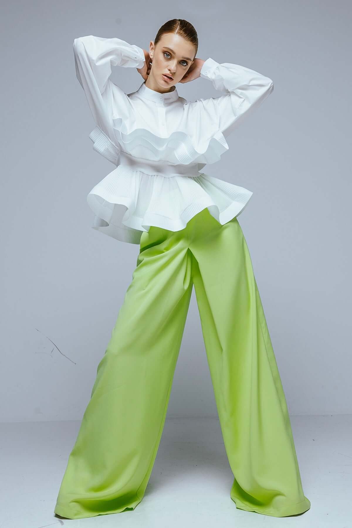 camasa alba cu volane si maneca lunga