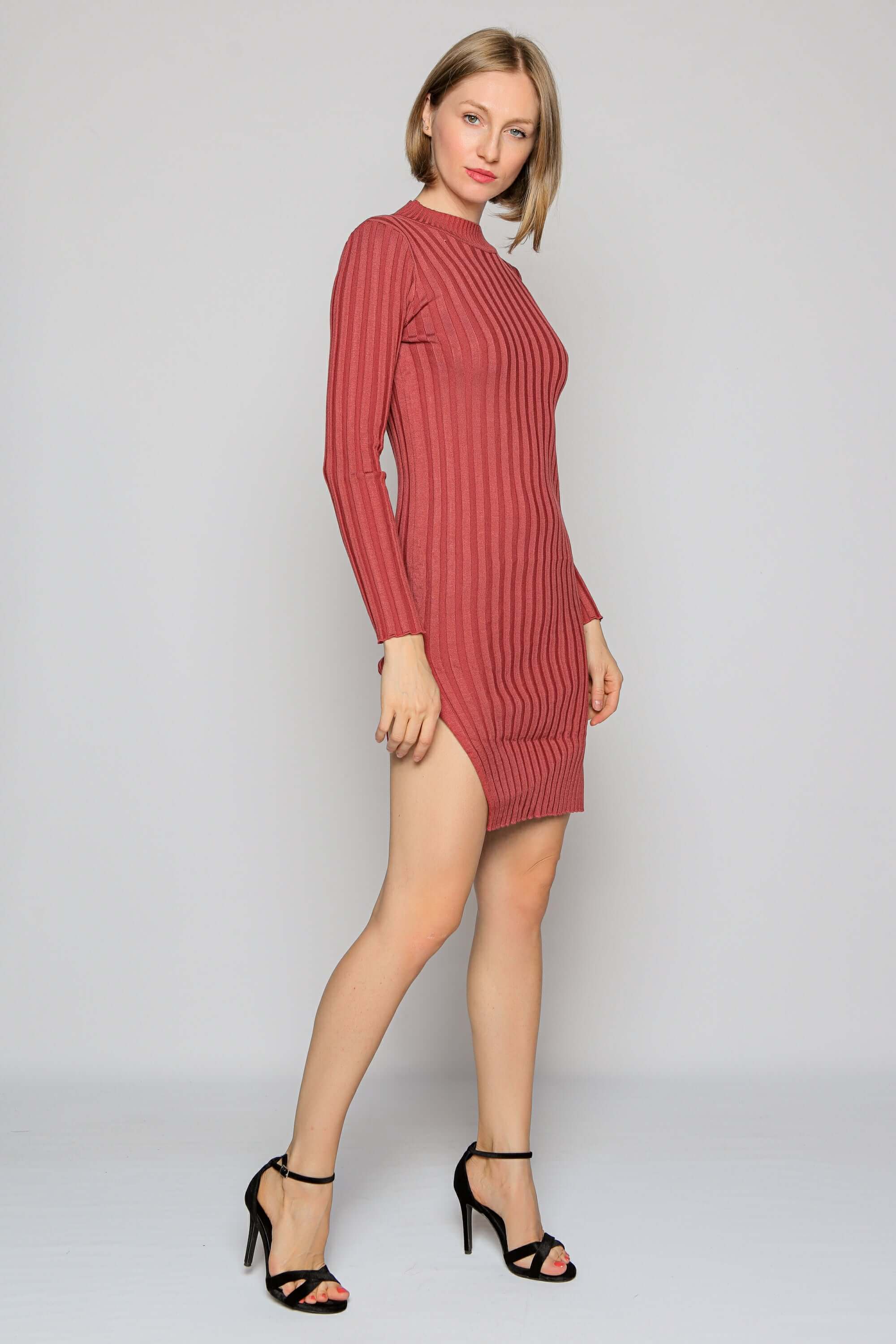 rochie rosie mulata mini pulover maneca lunga