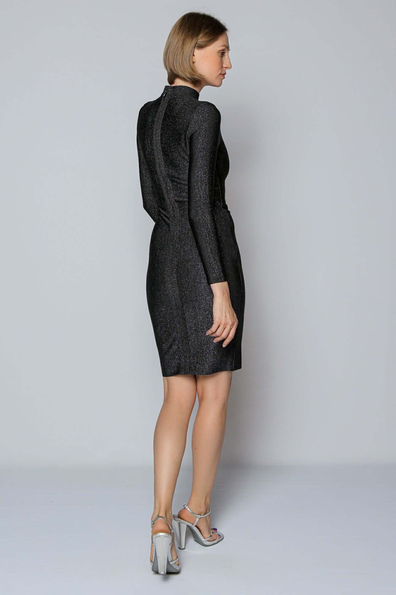 rochie neagra cu sclipici scurta mulata maneca lunga