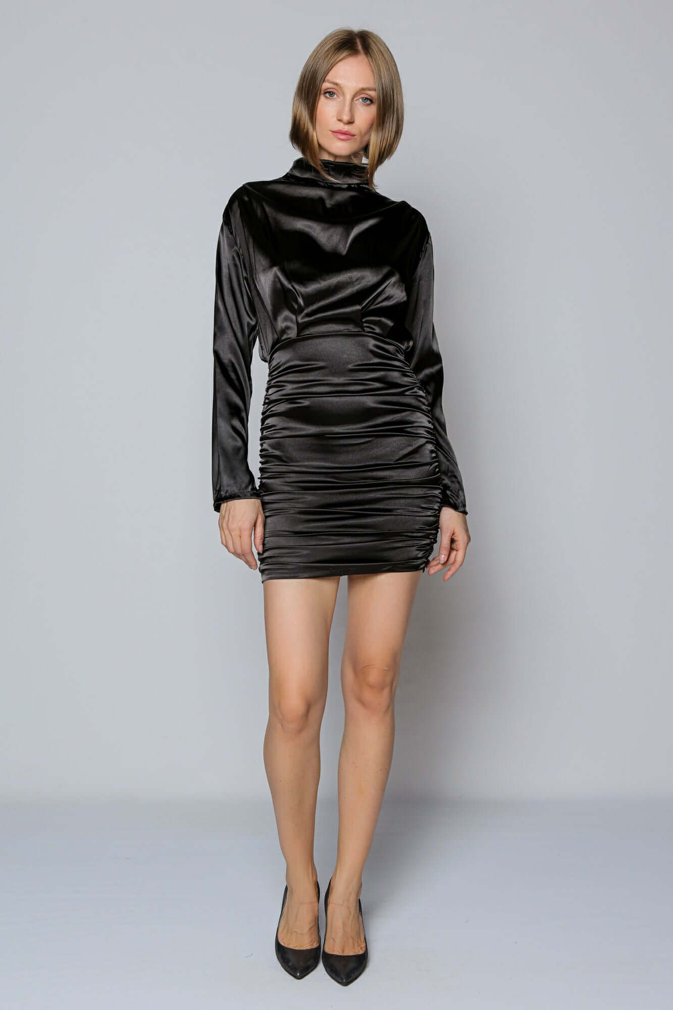 rochie neagra scurta mulata maneca lunga