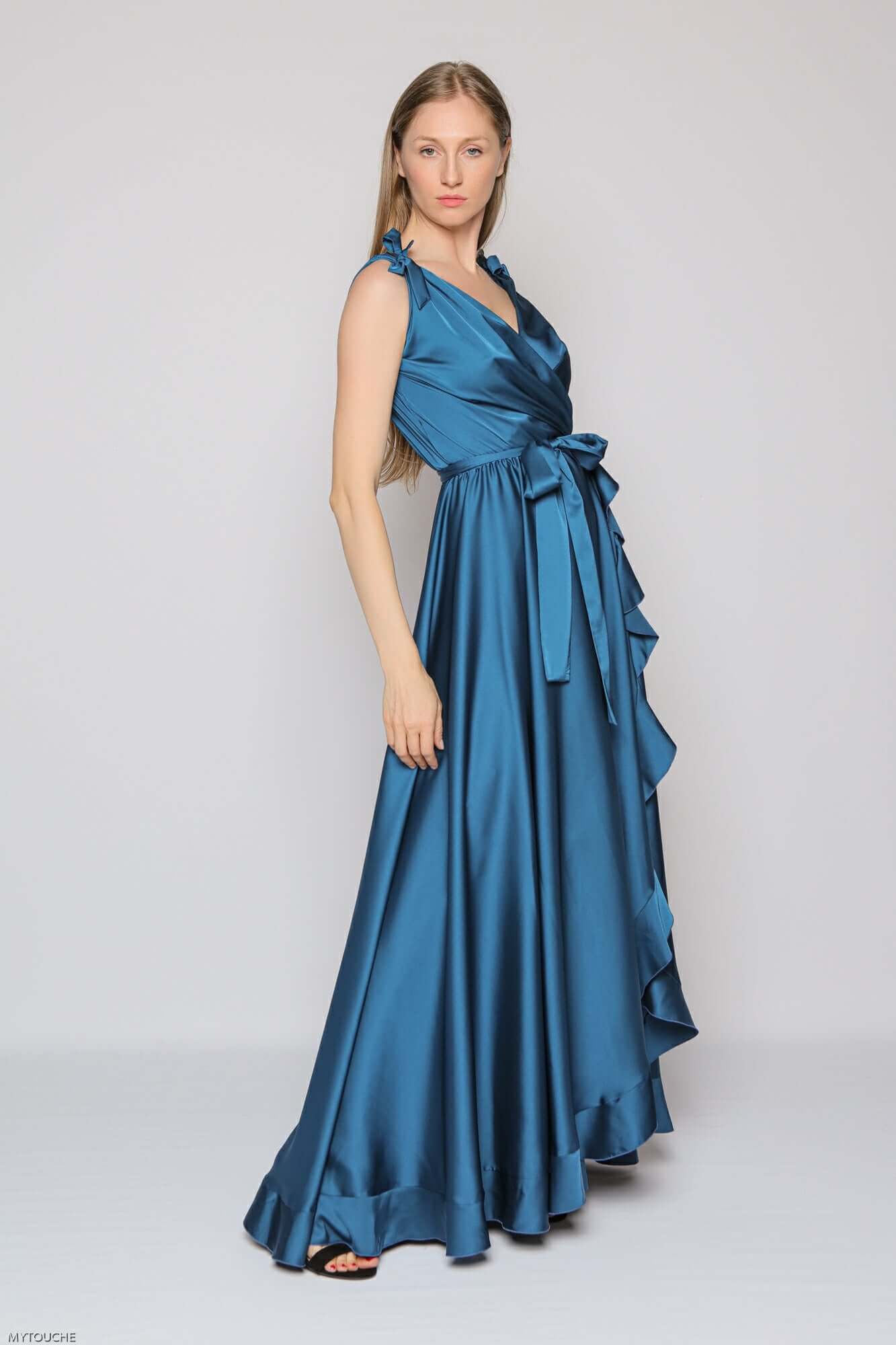 rochie lunga vaporoasa albastra cu cordon si volanase