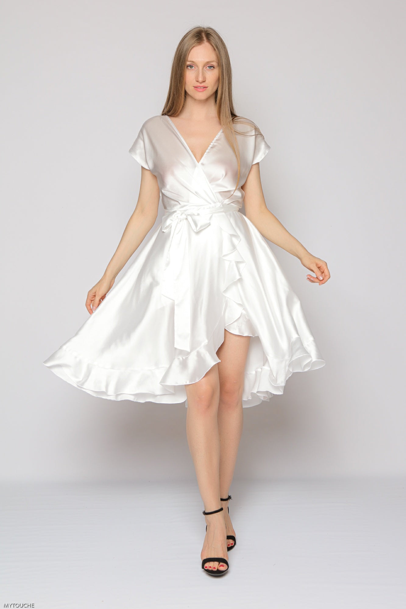 rochie alba vaporoasa petrecuta