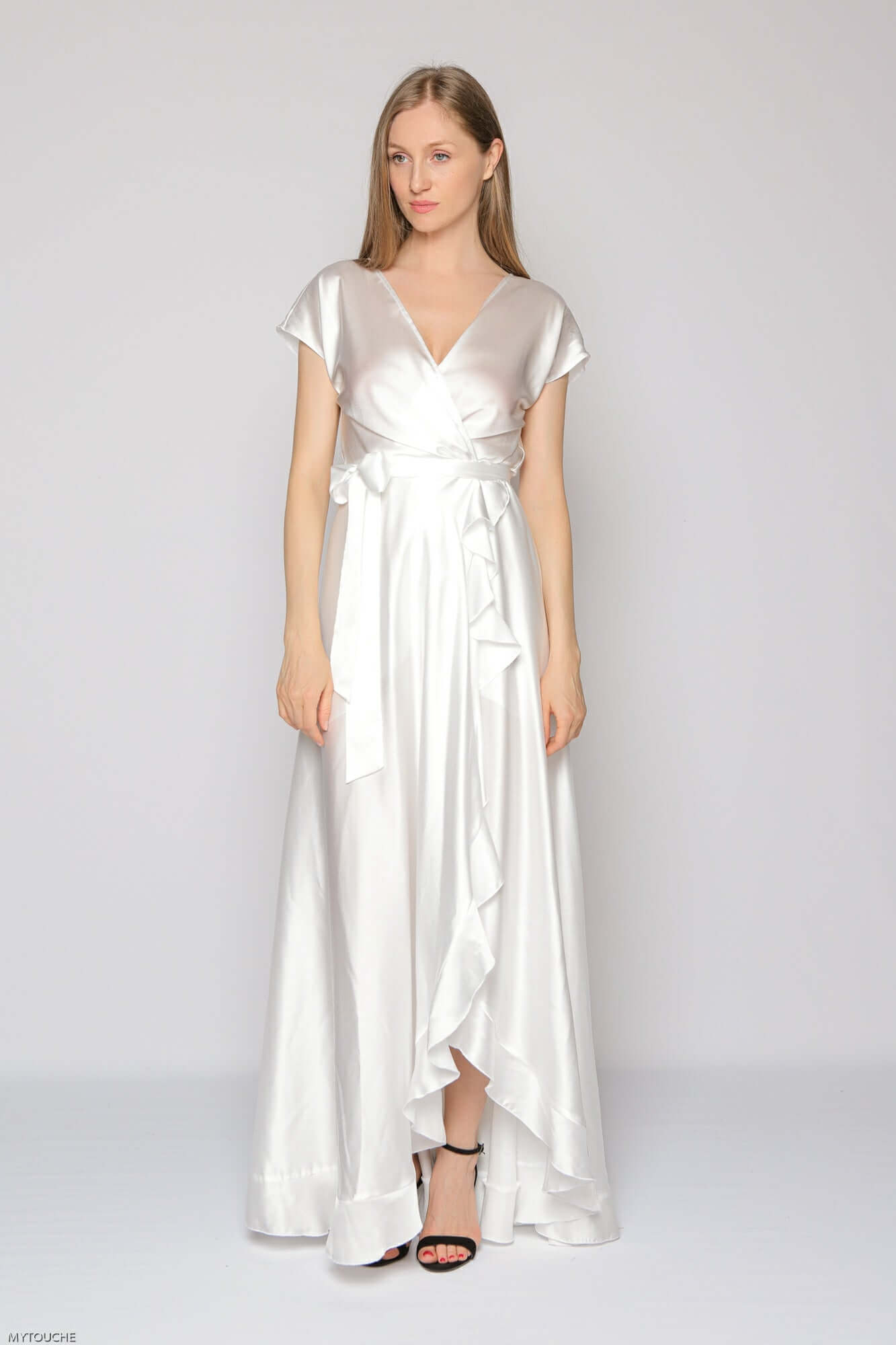 rochie lunga alba vaporoasa cu cordon si volanase